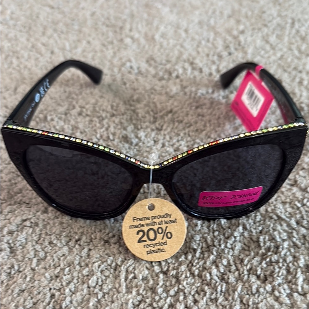 Betsey Johnson Black Sunglasses Accessories - Picture 6 of 6
